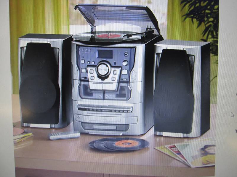 lot 43 image: 6-in-1 Deluxe Turntable, iPodMP3, ...