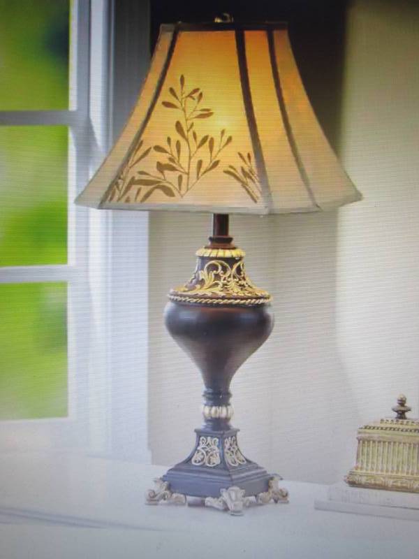 lot 77 image: Glendale Table Lamp open box Retail...