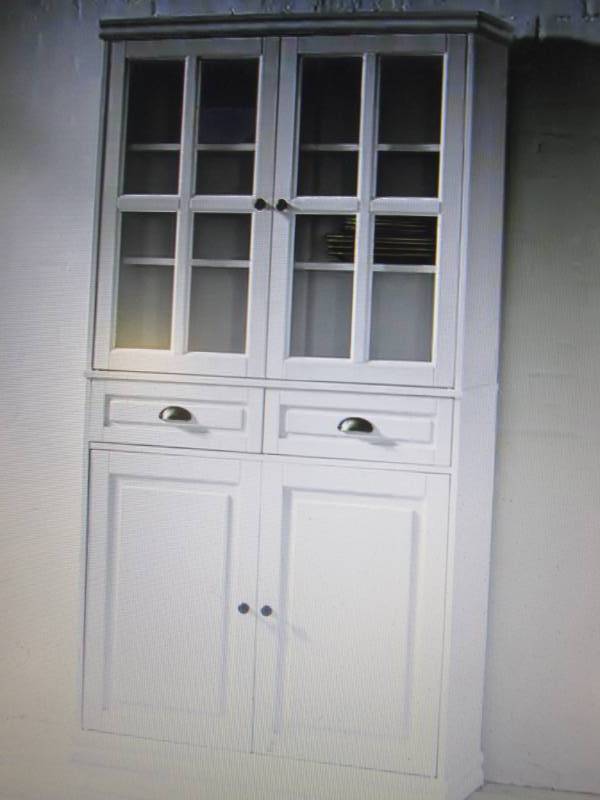 lot 113 image: Tool-Free Saunders Hutch open box R...