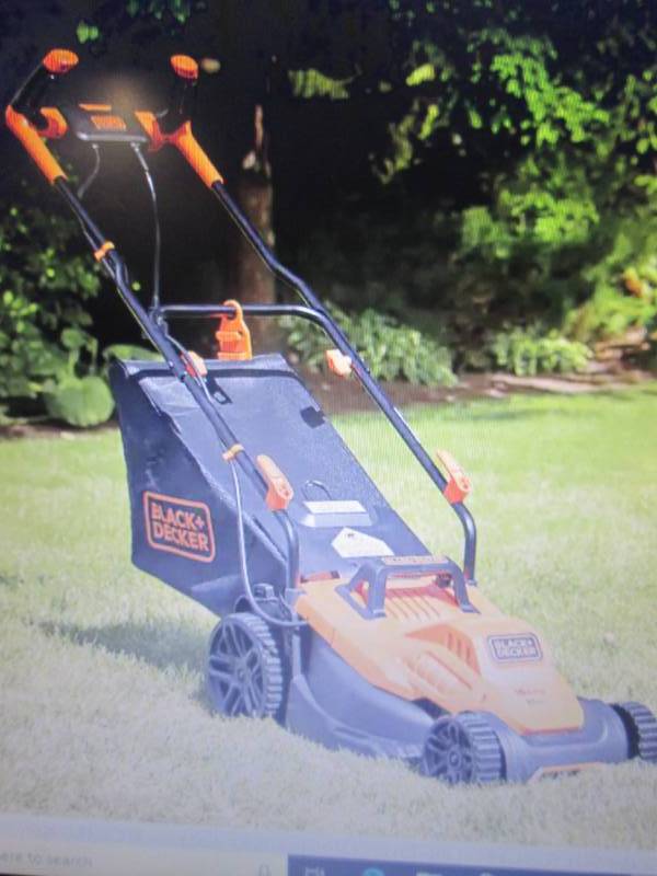 lot 119 image: Black&Decker 15 Electric Mower ope...