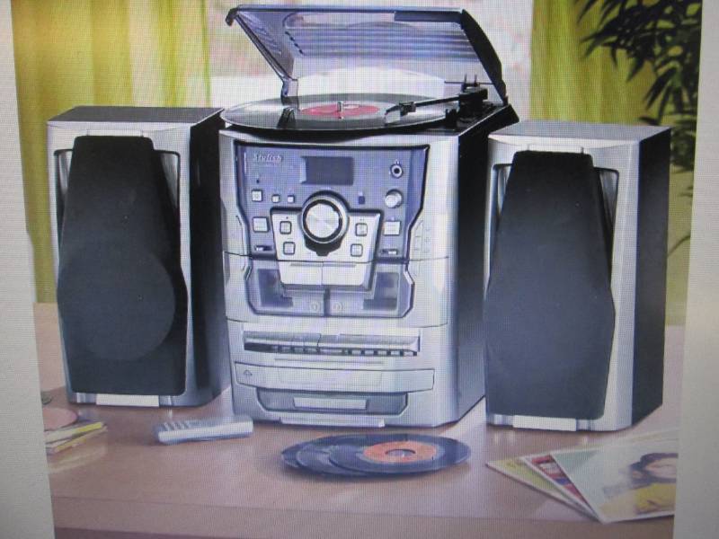 lot 127 image: 6-in-1 Deluxe Turntable, iPodMP3, ...