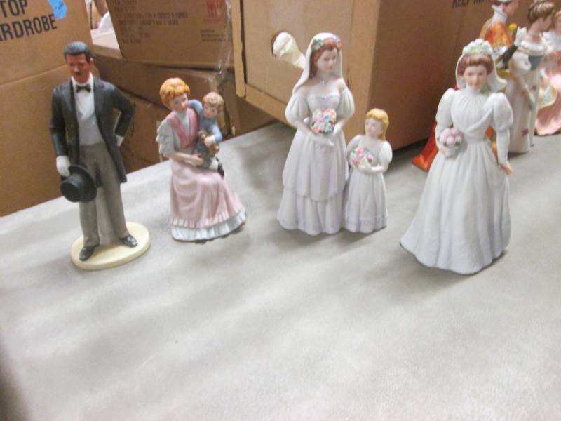 lot 139 image: Lot of 4 Homco Collectible Figurine...