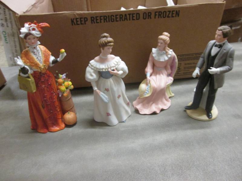 lot 140 image: Lot of 4 Homco Collectible Figurine...