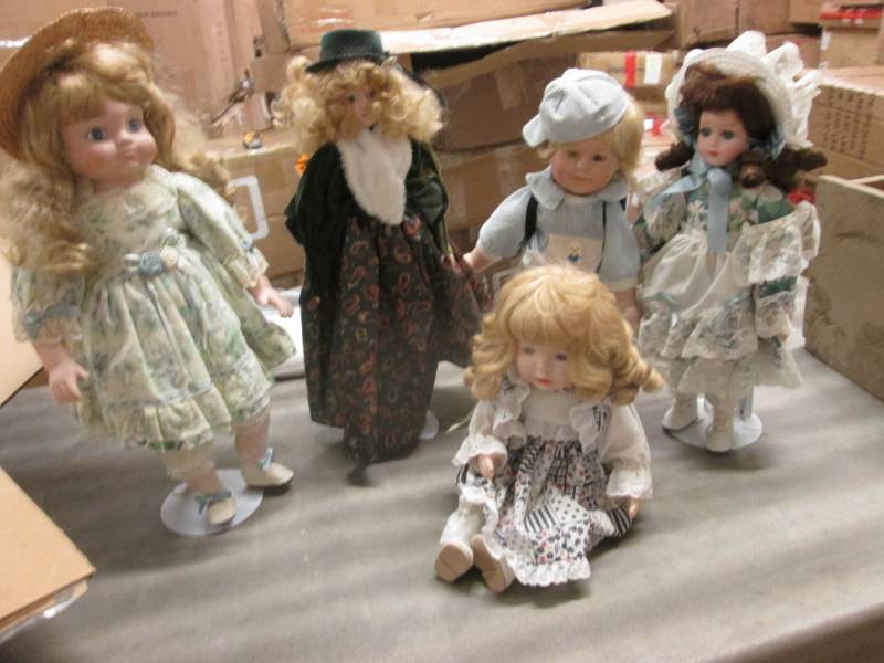 lot 149 image: Lot of 5 Collectible Dolls...