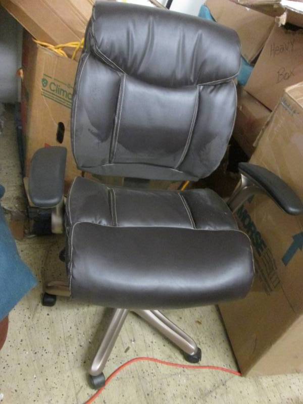 lot 157 image: Office Chair open box-damaged arm...
