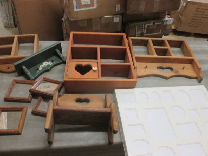 lot 159 image: Assorted Dcor DisplaysShelvesPh...