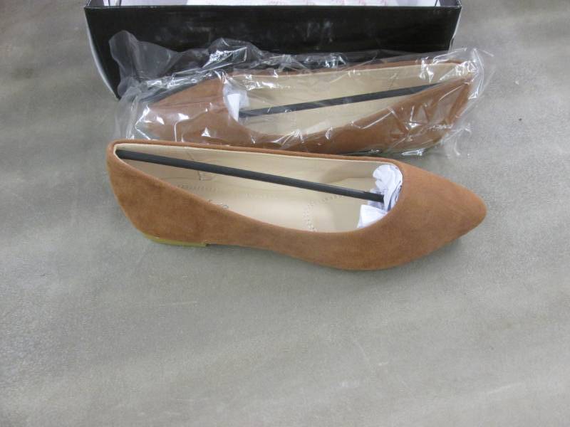 lot 167 image: NIB BellaMae Lt Brown Size 6 Flats...
