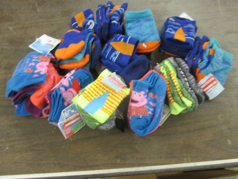 lot 174 image: Kids Socks...