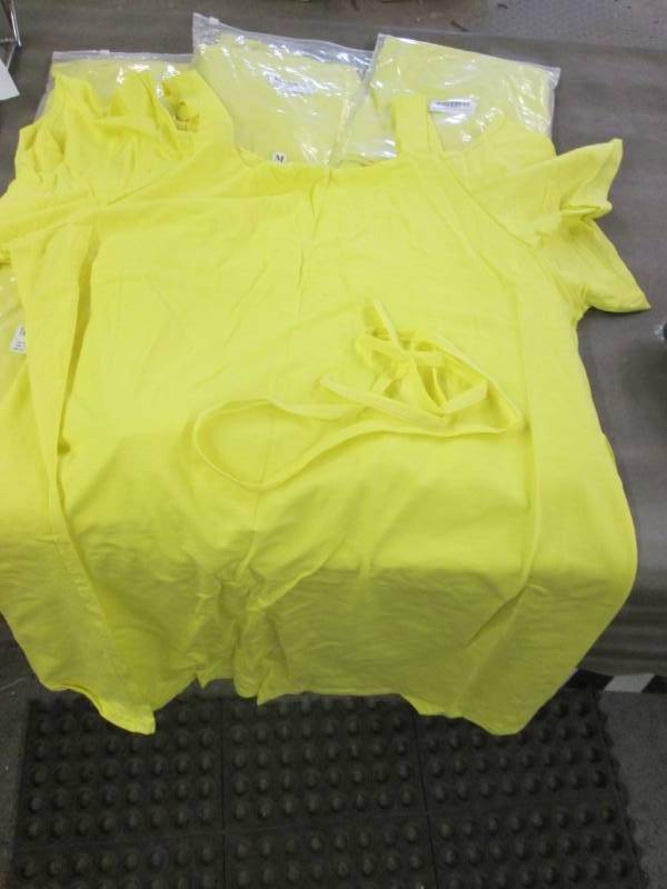 lot 185 image: 4 Large, 3 Medium Yellow Cold Shoul...