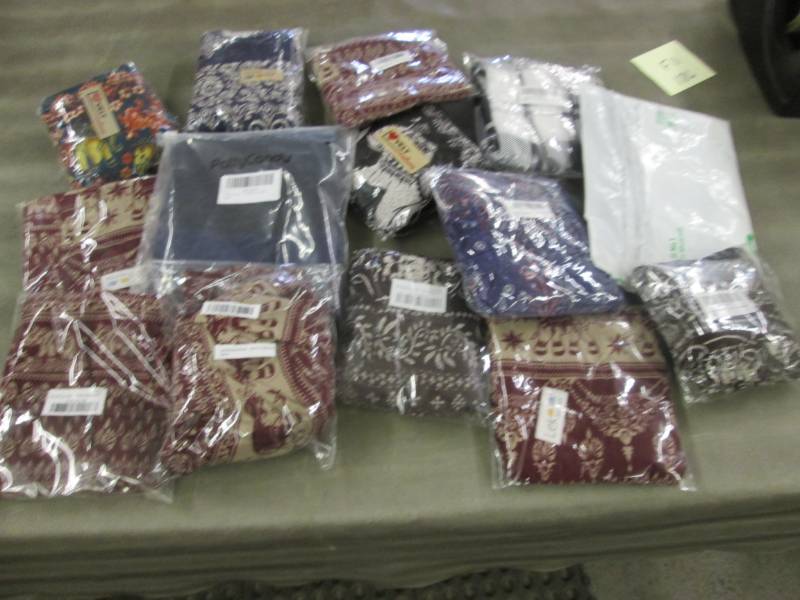 lot 186 image: 14 Assorted Ladies Lounge Pants & L...