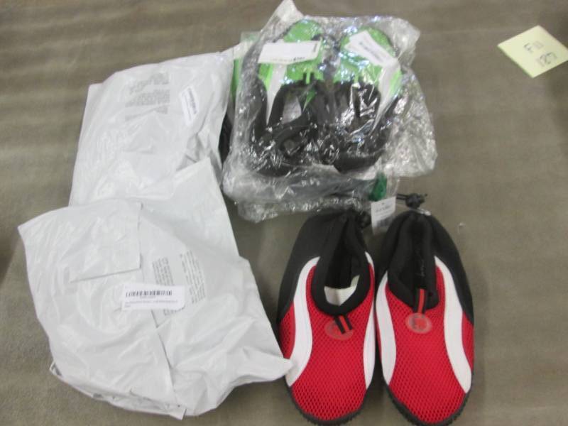 lot 187 image: 5- Size 6, 1- Size 5 Water Shoes...
