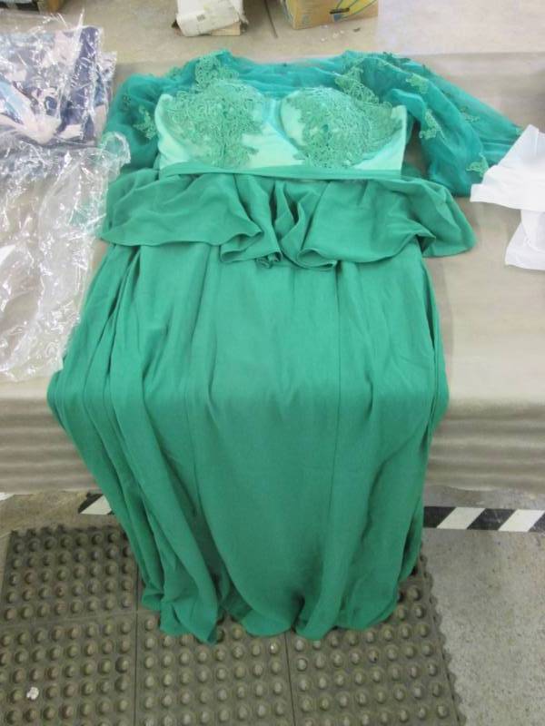 lot 197 image: Lot of 3 1-Size 6, 1- Size2, 1 unkn...