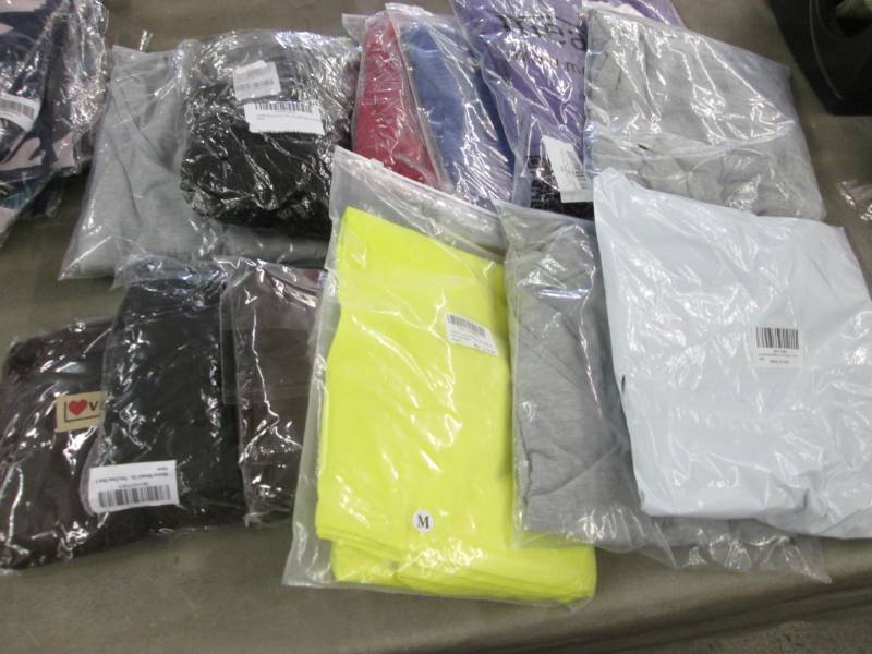 lot 203 image: Lot of 12 Assorted Ladies Dresses N...