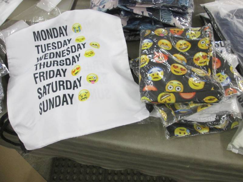 lot 206 image: 10 Emoji Drawstring Back Packs...