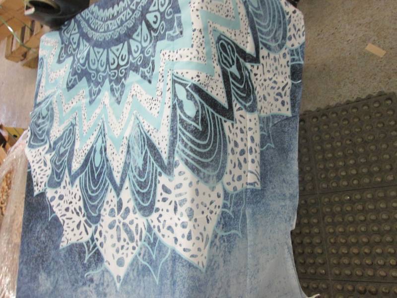 lot 210 image: 6 Ladies Wraps...