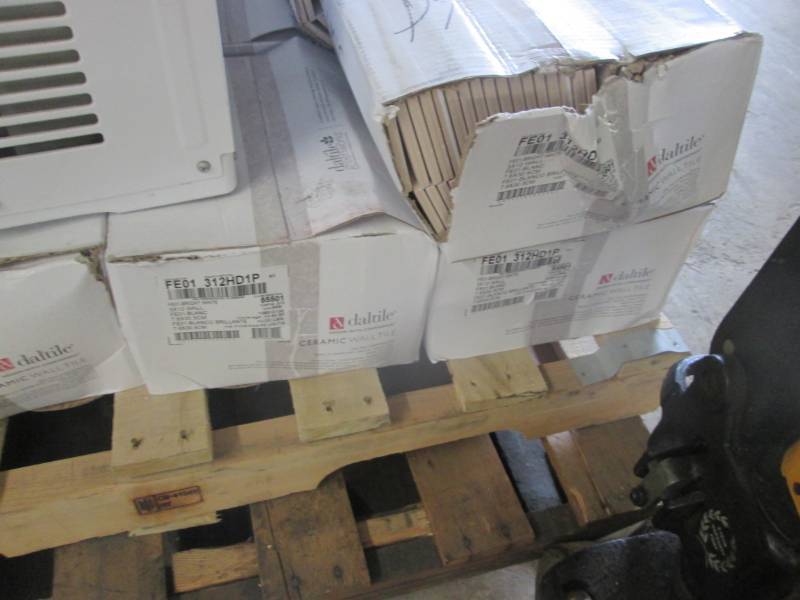 lot 216 image: 10 Cases Daltile Bright White 3 in....