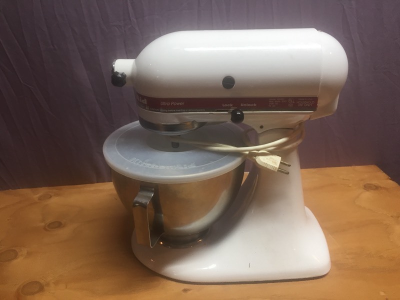 lot 1 image: KitchenAid Multi-Speed Mixer With Accessories