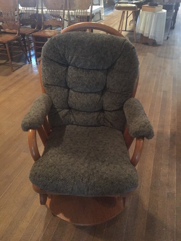 lot 9 image: Chair - Rocks & Swivels