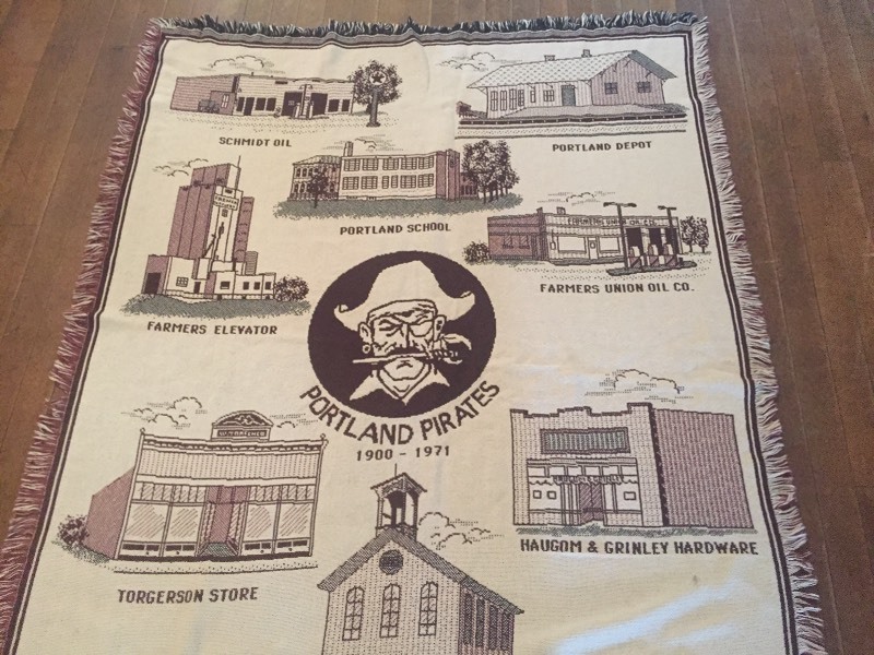 lot 14 image: Portland ND Souvenir Blanket