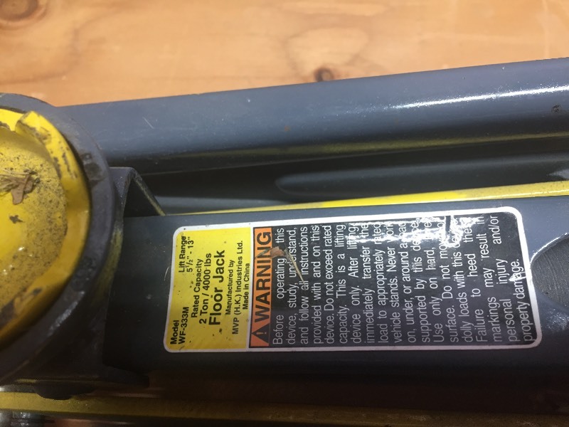 lot 20 image: 2 Ton Floor Jack