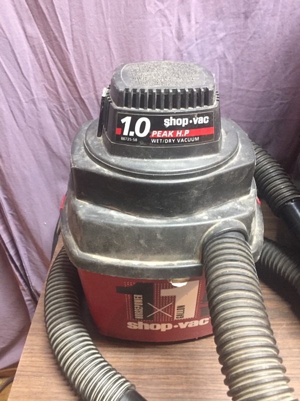 lot 22 image: 2 Shop Vacs