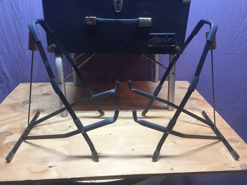 lot 21 image: 2 Guitar Stands & Musical Gear Box