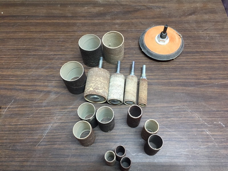 lot 39 image: Makita Finishing Sander & Sanding Wheels