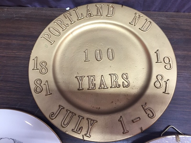 lot 41 image: Commemorative Plates