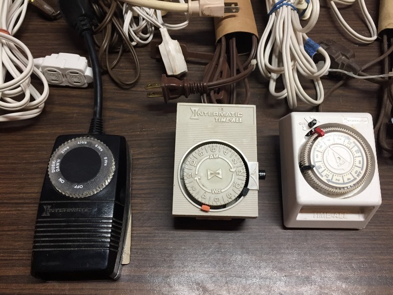 lot 40 image: Electrical Timers & Cords