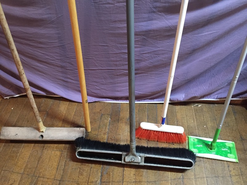 lot 48 image: Brooms & Squeegee