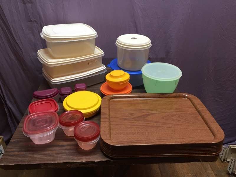 lot 57 image: Kitchen Storage Containers & Serving Trays
