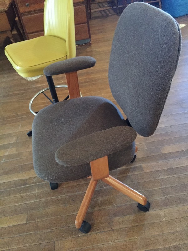 lot 62 image: Office Chair & Stool