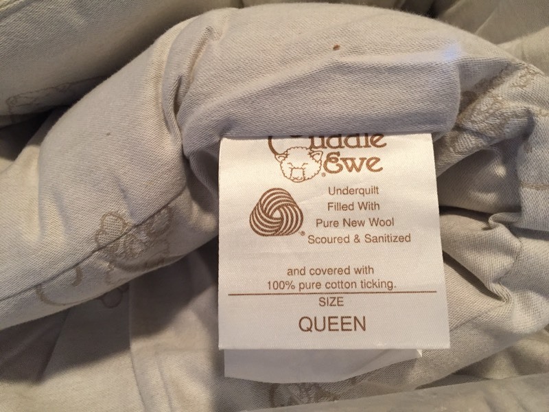 lot 67 image: Queen Size Bedding & Pillows