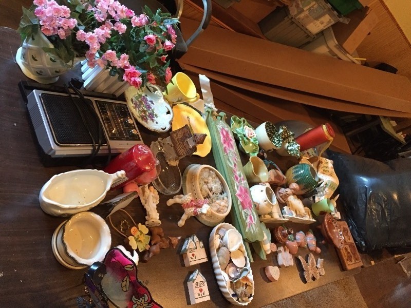 lot 70 image: Everything on Table