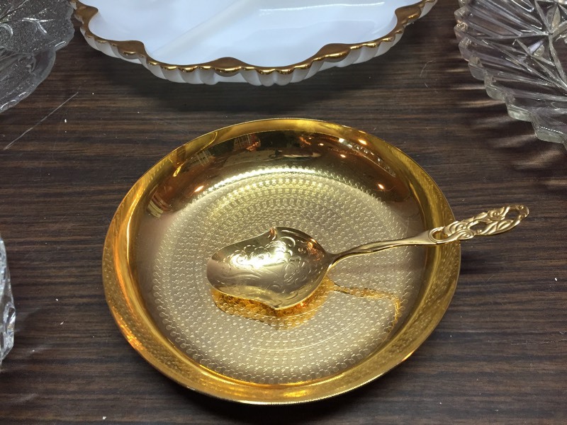 lot 88 image: Serving Trays