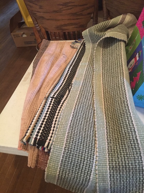 lot 93 image: Rugs, Coat Hangers & Gift Bags