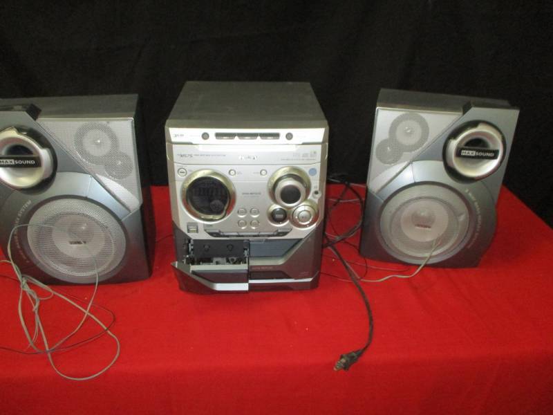 lot 2 image: Phillips Max Radio 5 disc cd Changer one tape thing wont stay shut
