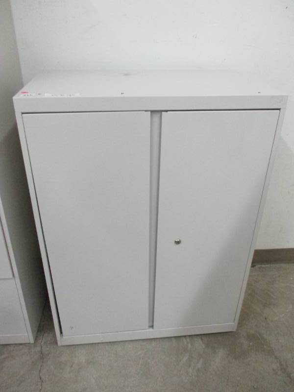 lot 8 image: Metal cupboard with drawers 30x 18 x 40 12