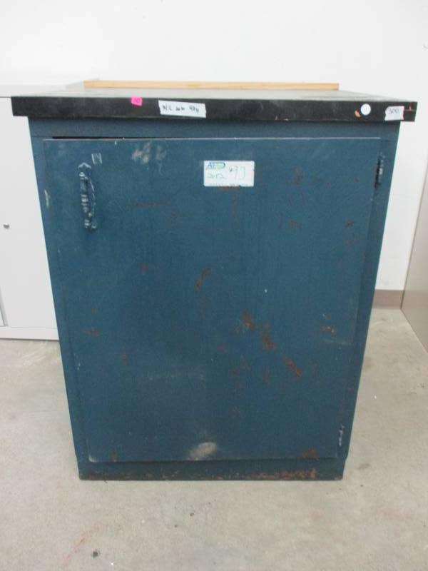 lot 10 image: Heavy DutyStorage  Cabinet
