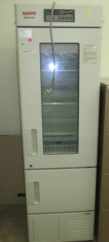 lot 13 image: Medi Cool Fridge Freezer Sanyo 21 x 22 x 71