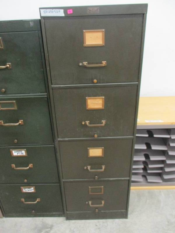 lot 16 image: 4 Drawer File Cabinet 18 x 28 x 52