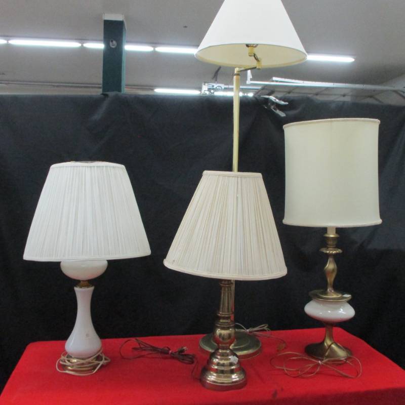 lot 32 image: Lot of 4 Antique Lamps