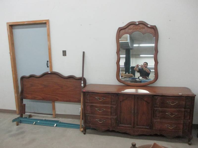 lot 40 image: BROYHILL Beautiful Dresser with mirror and full size headboard 72 x 19 12 x 32 12