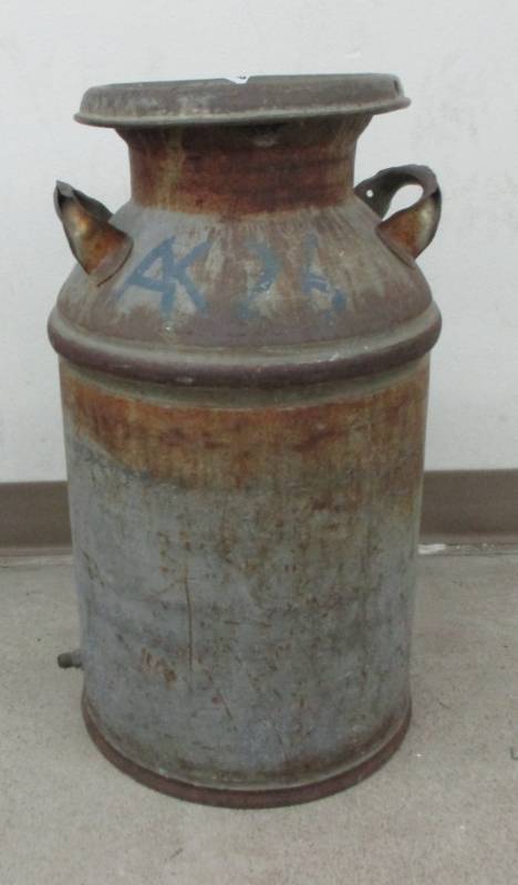lot 49 image: Cream Can