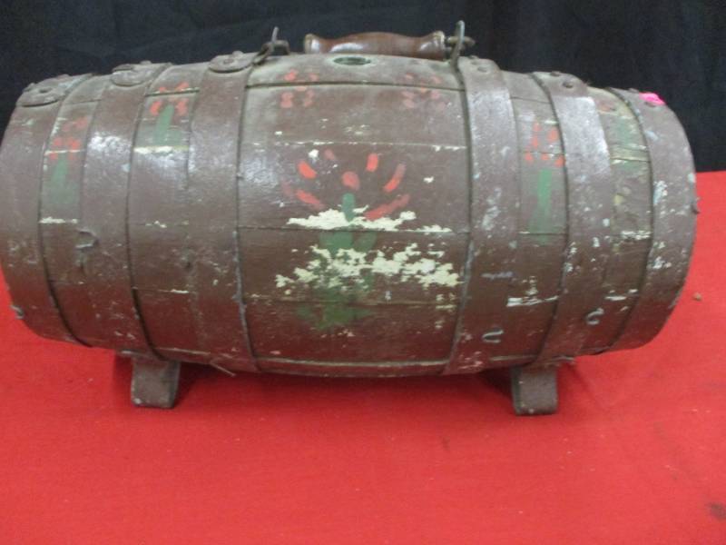 lot 86 image: Barrel drink dispenser