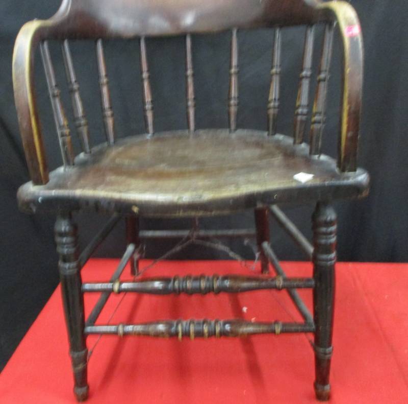 lot 89 image: Antique Chair