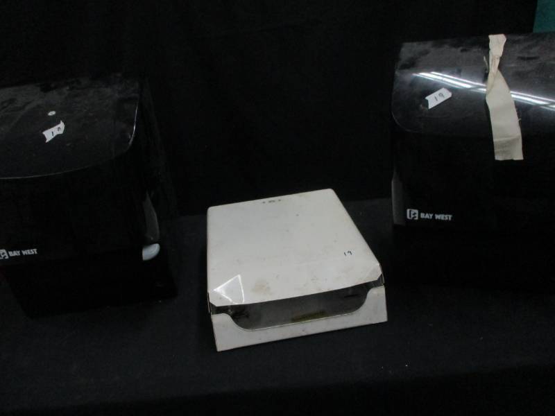 lot 96 image: 3 paper towel holders