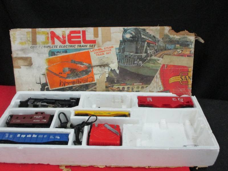 lot 102 image: LIONEL Train set see pics some missing