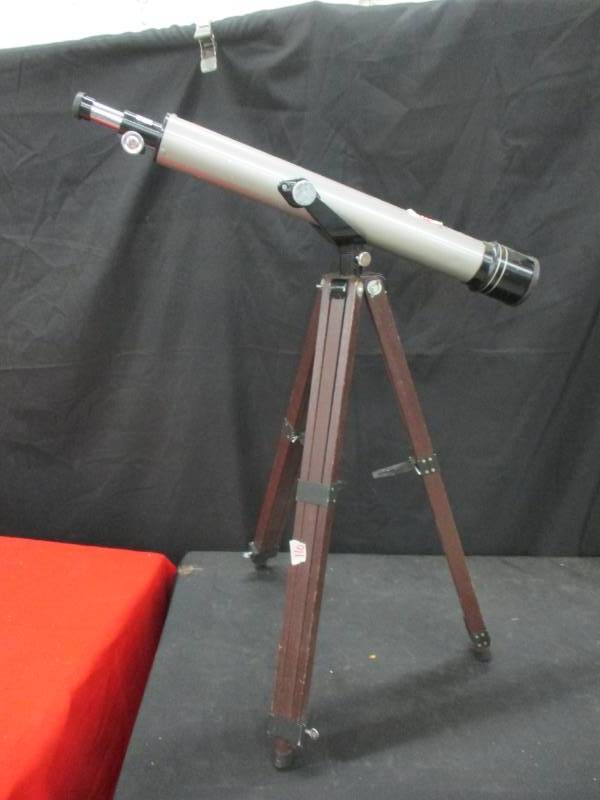 lot 110 image: Telescope Seems to work