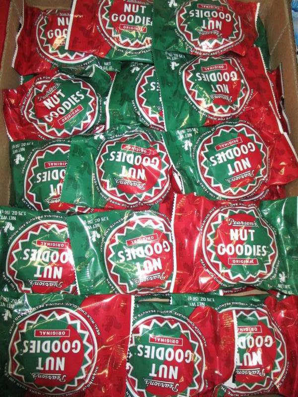 lot 125 image: 30 nut goodies